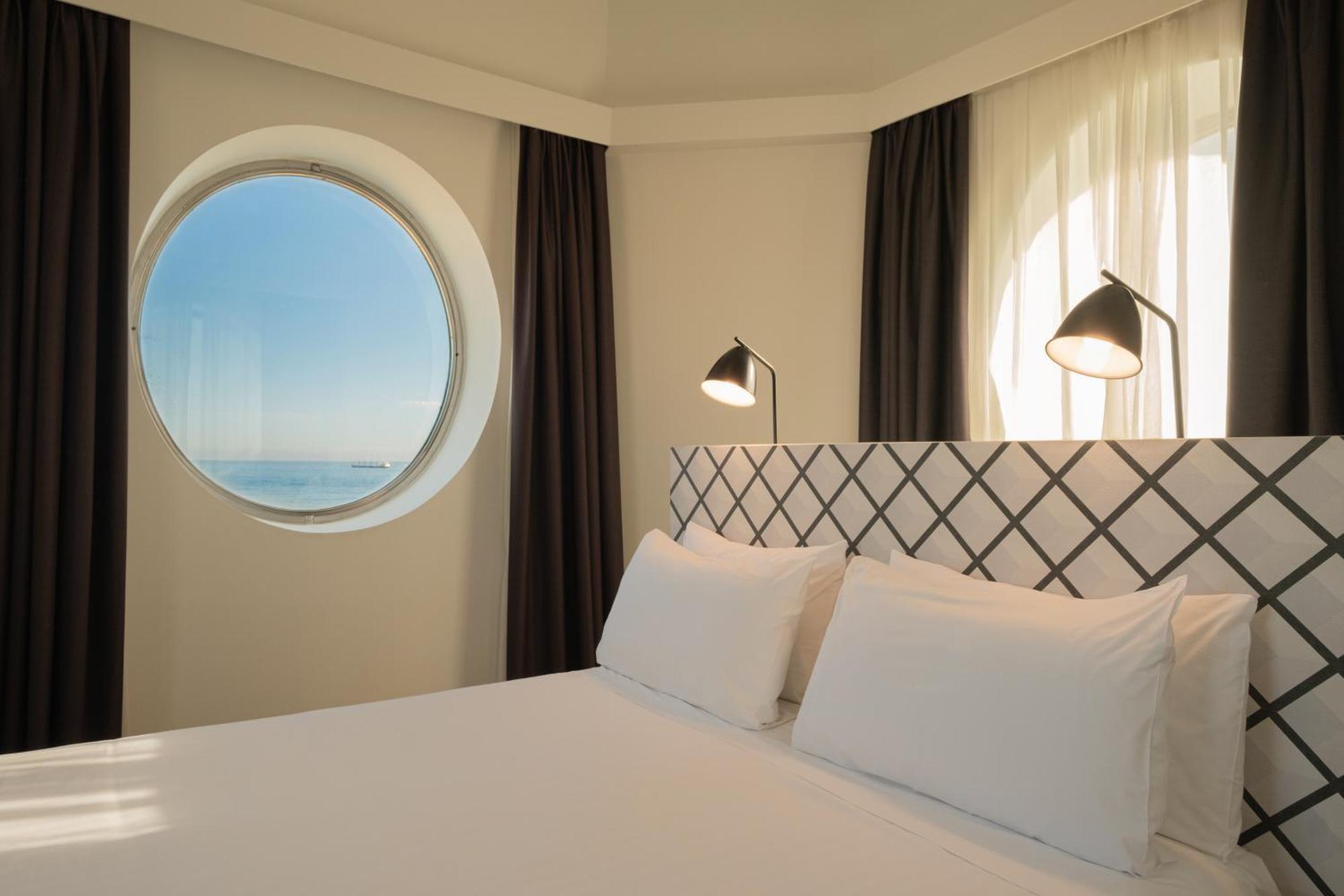 Suite Sea View,1722886789:JPEG