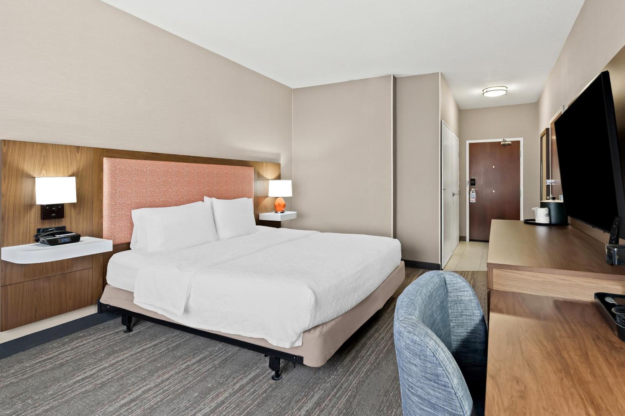 King Room Accessible Tub Mobility Hearing Access or Non-Smoking