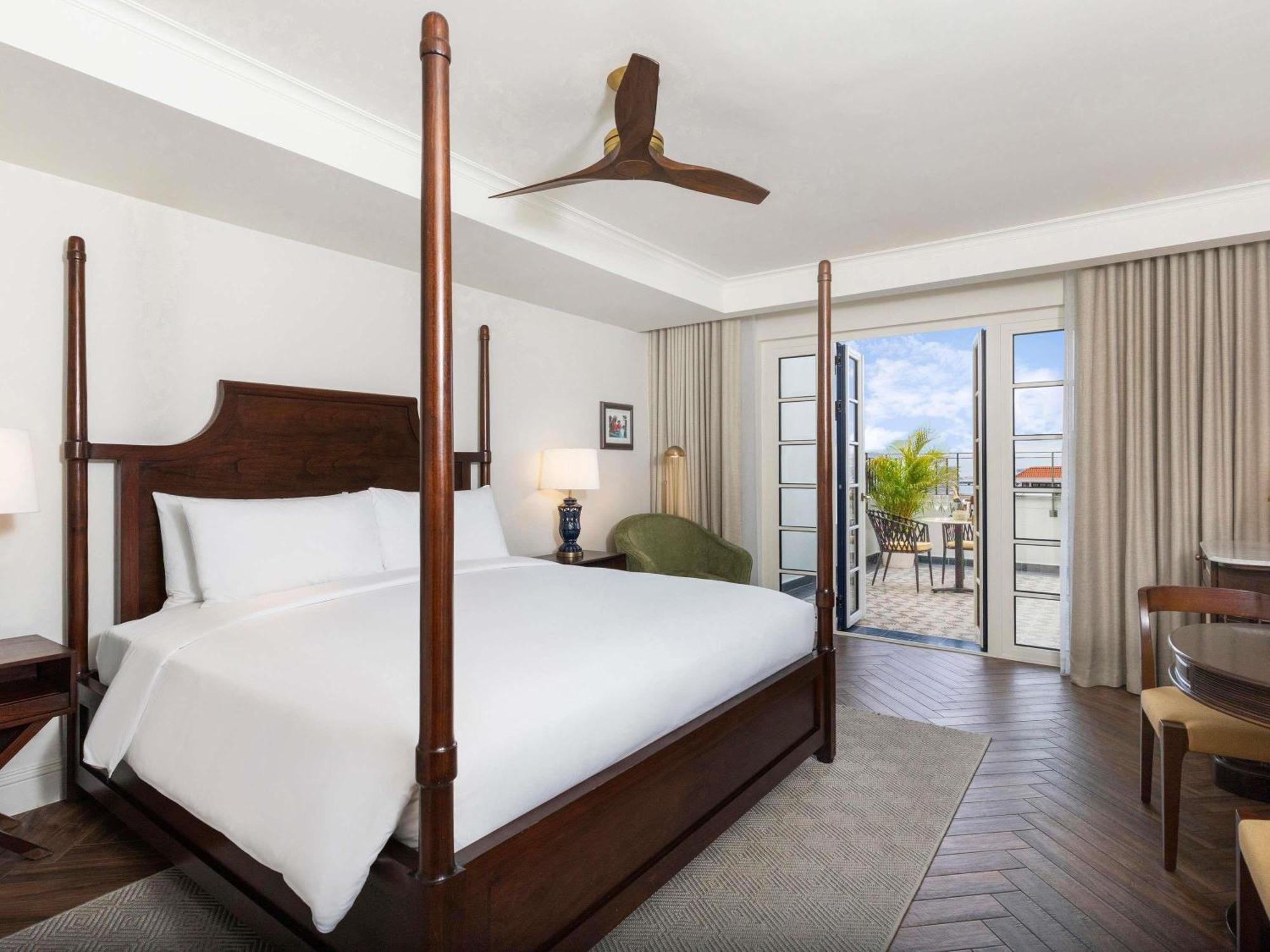 Alojamiento Luxury con balcón y vistas a la plaza - 1 cama extragrande
