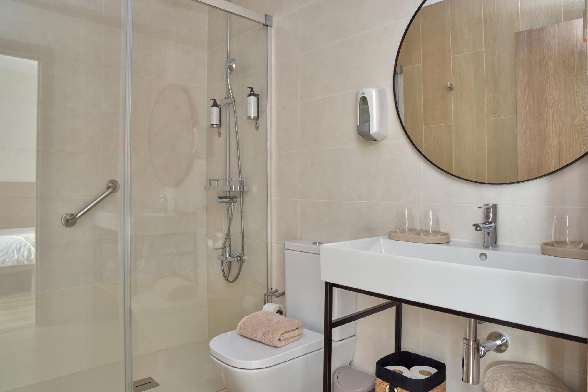 Quadruple Room,1742815784:JPEG