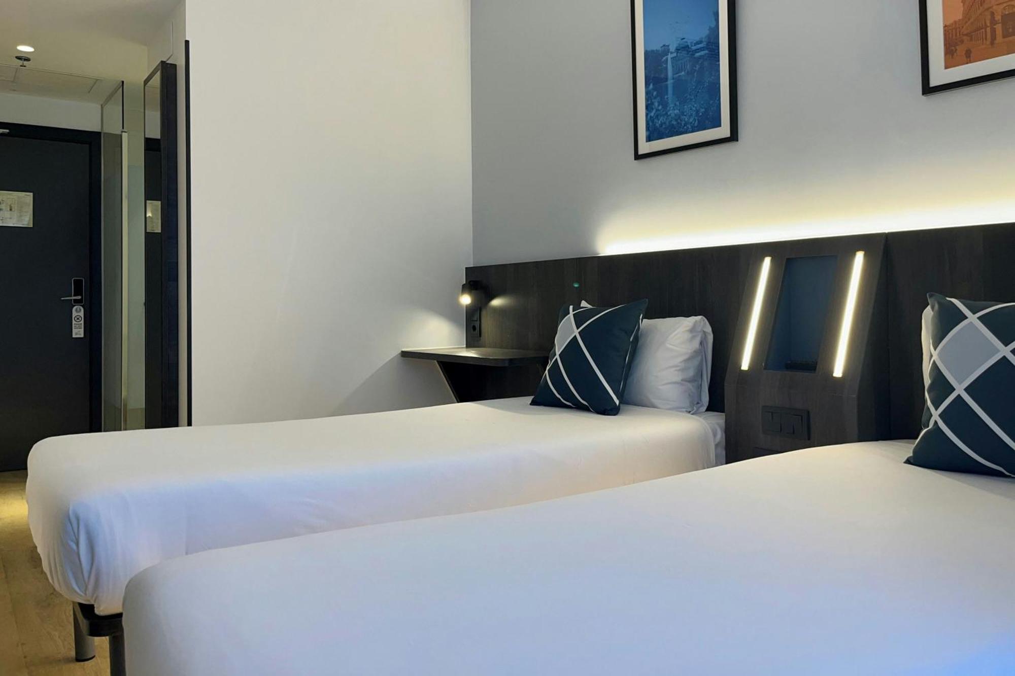 Standard Twin Room,1743591719:JPEG