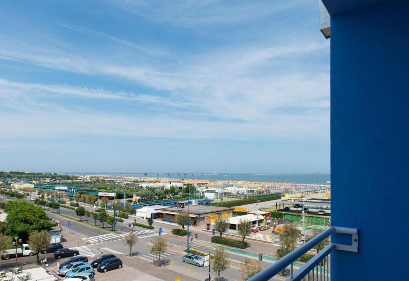 Double or Twin Room Partial Sea View