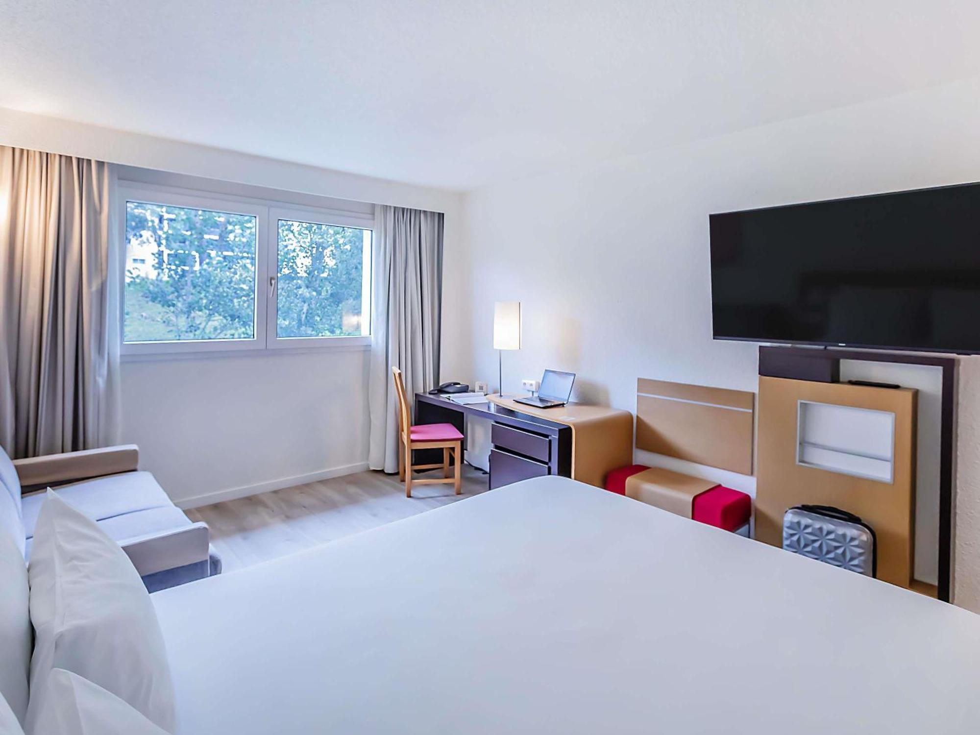 Standaard Kamer met 1 Queensize bed en 1 Slaapbank