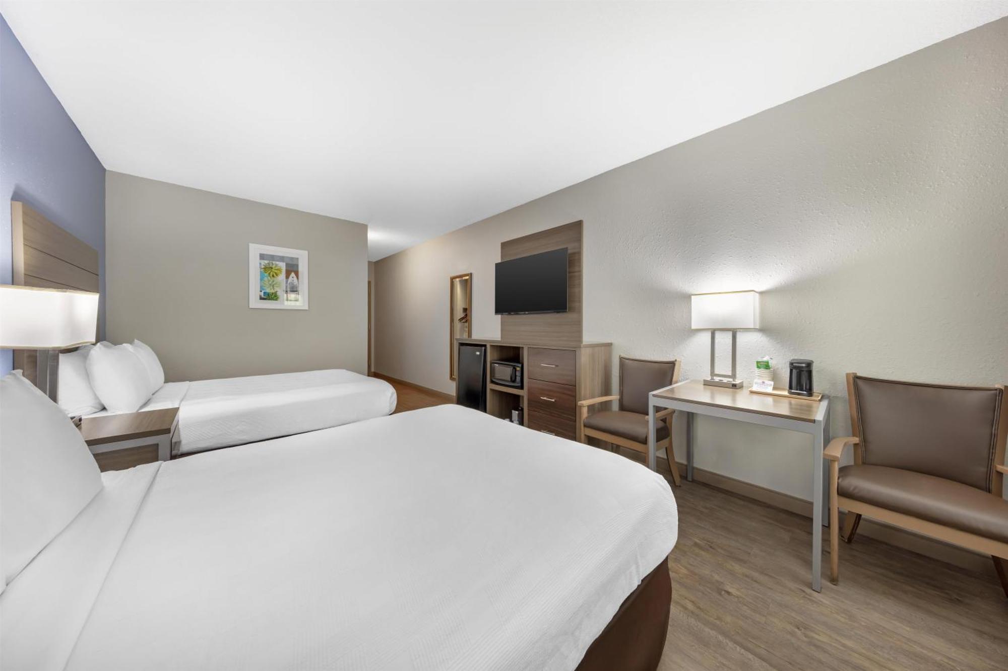 Queen Room with Two Queen Beds - Non-Smoking