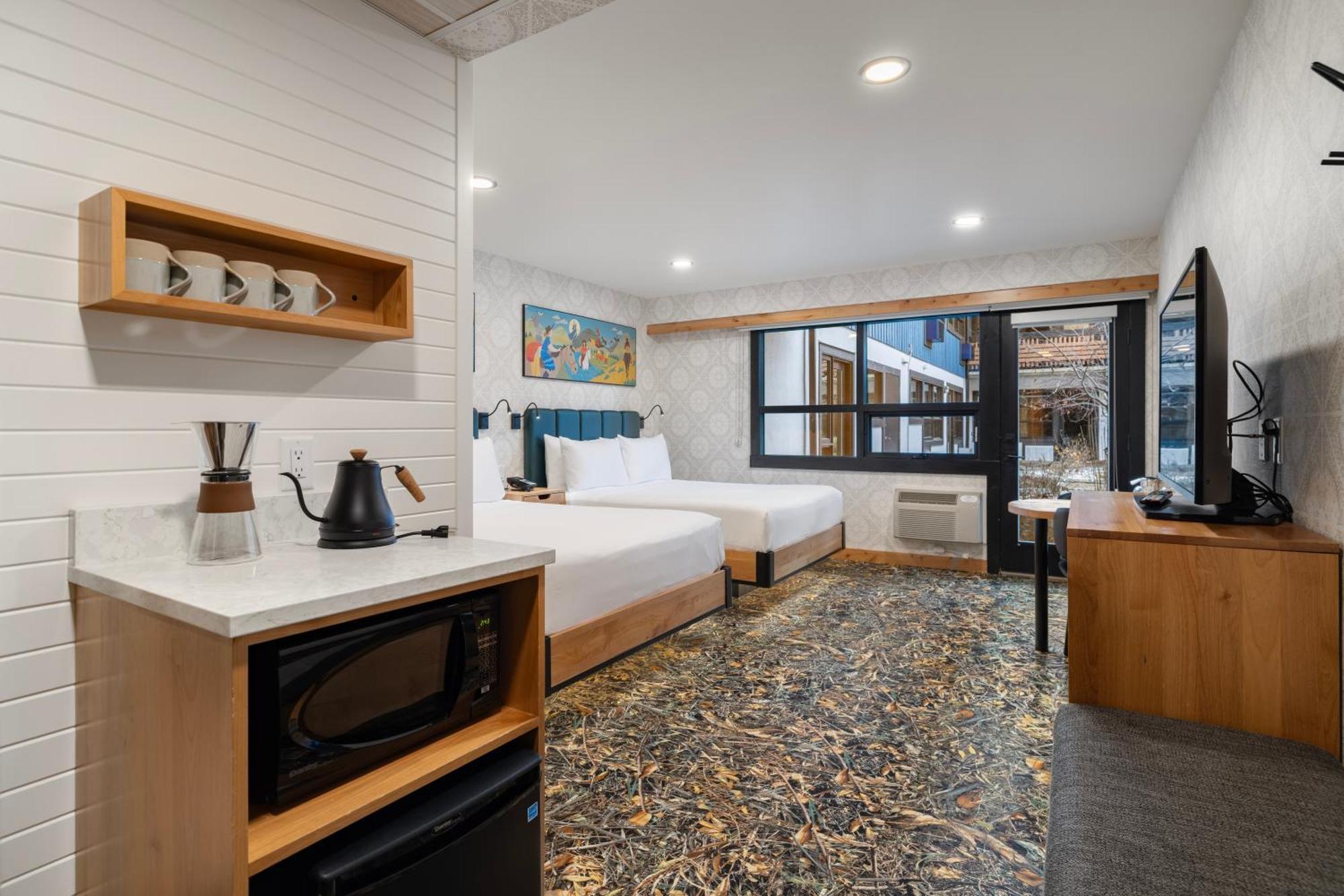 Superior Hotel Room 2 Queens