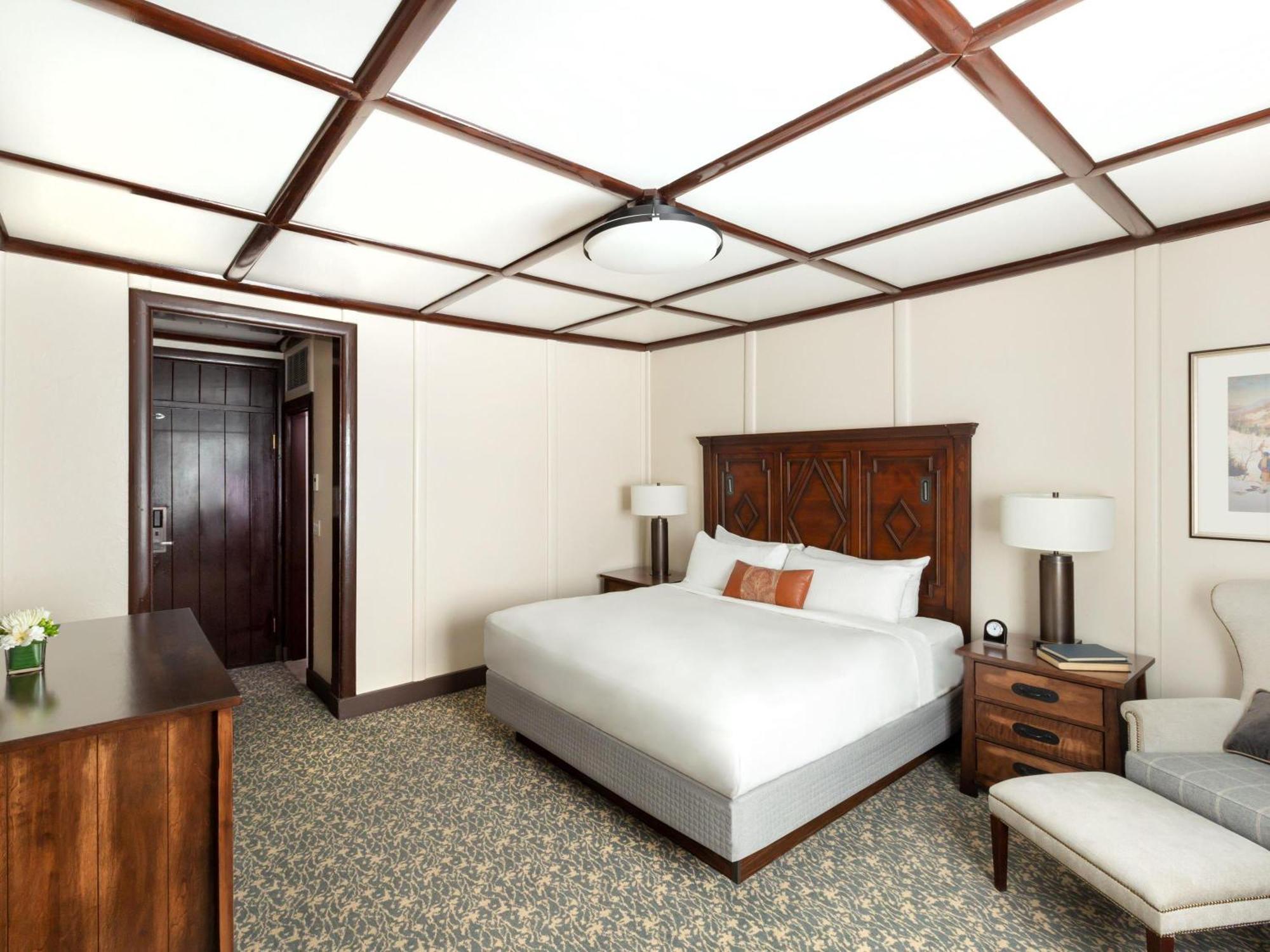 Fairmont Luxury Room 1 Queen Bed