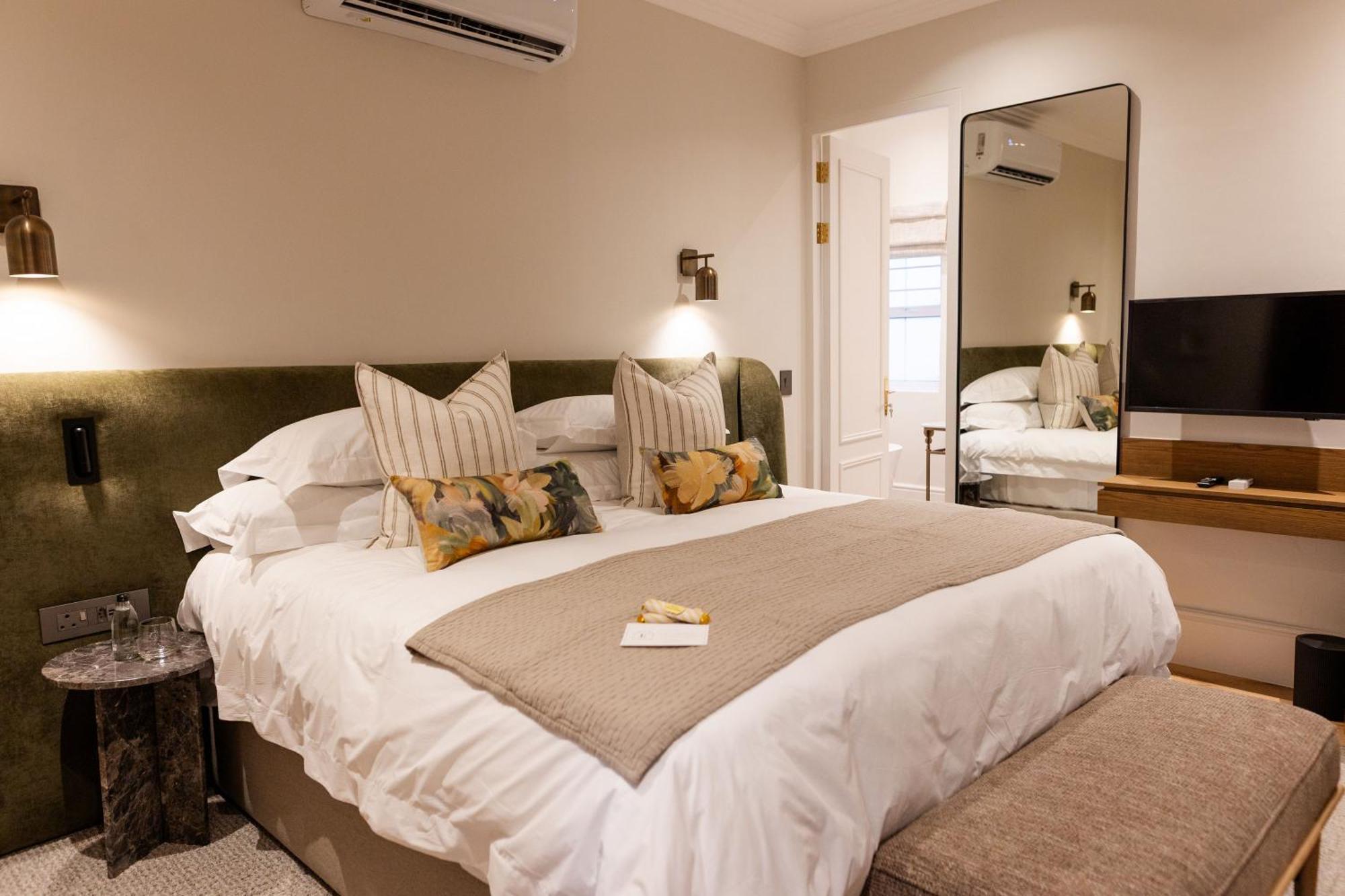 Luxury King South Top Floor