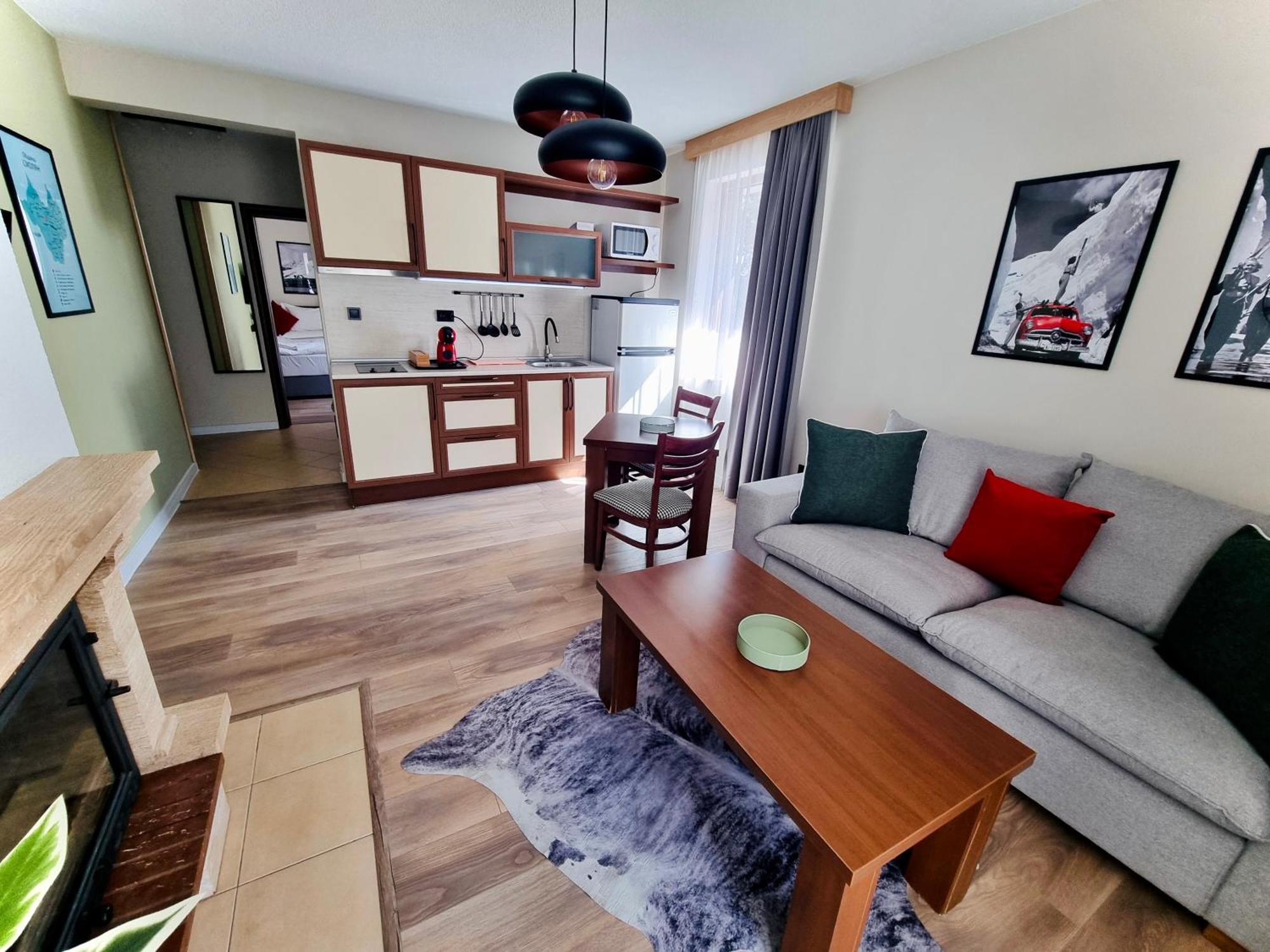 One-Bedroom Apartment Fireplace Pet Friendly