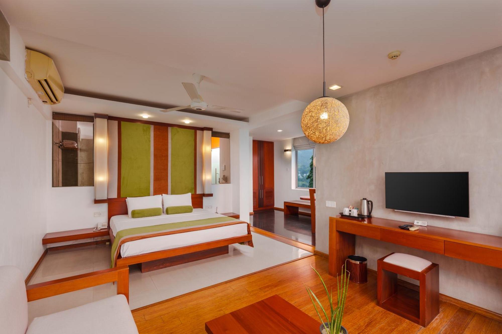 Deluxe Suite