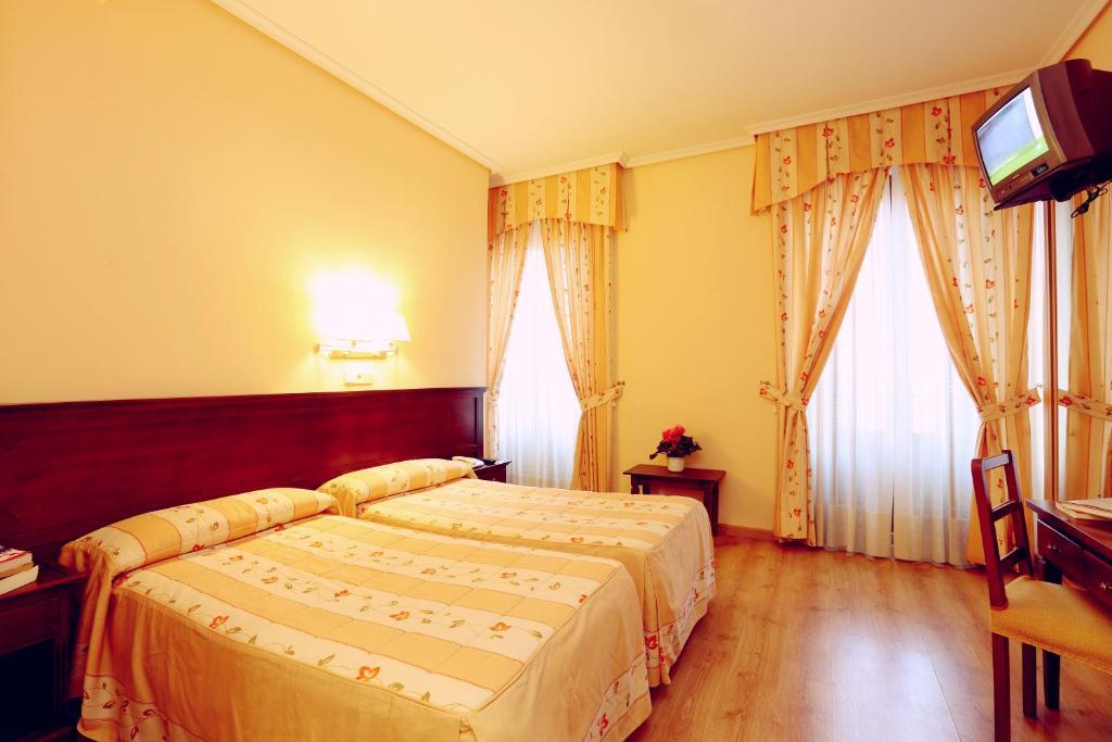 Quarto com Cama de Casal ou 2 de Solteiro
