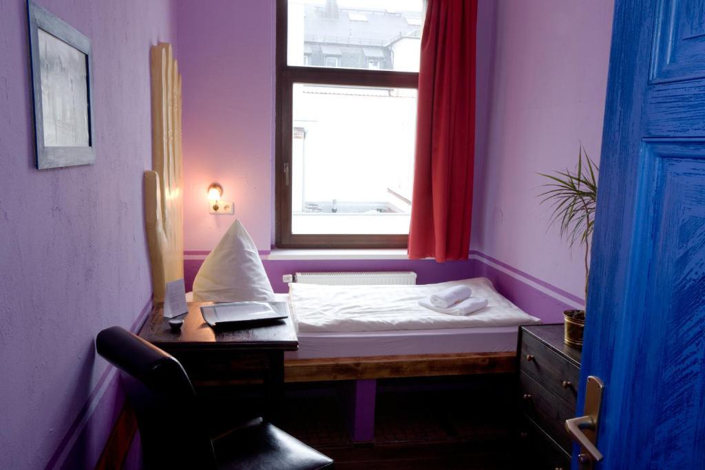 Single Room,166825764:JPEG