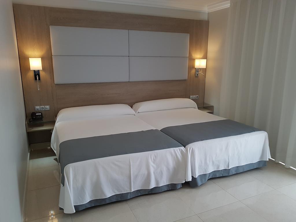 Zweibettzimmer (2 Erwachsene + 2 Kinder)