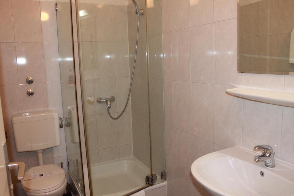 Single Room,61139806:JPEG