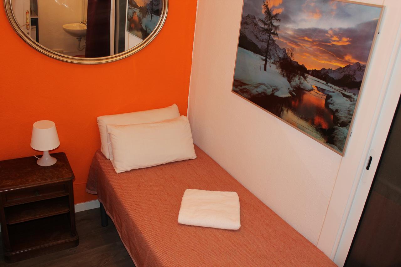 Single Room with Shared Bathroom