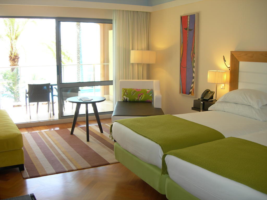 Classic Twin Room with Side Sea View