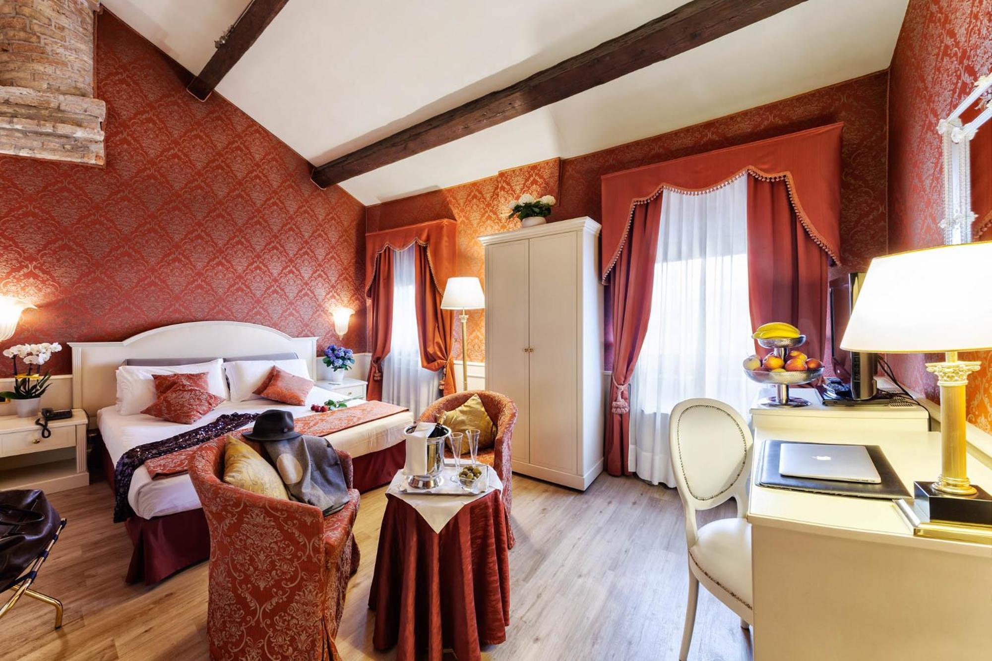 Junior Suite Canal View