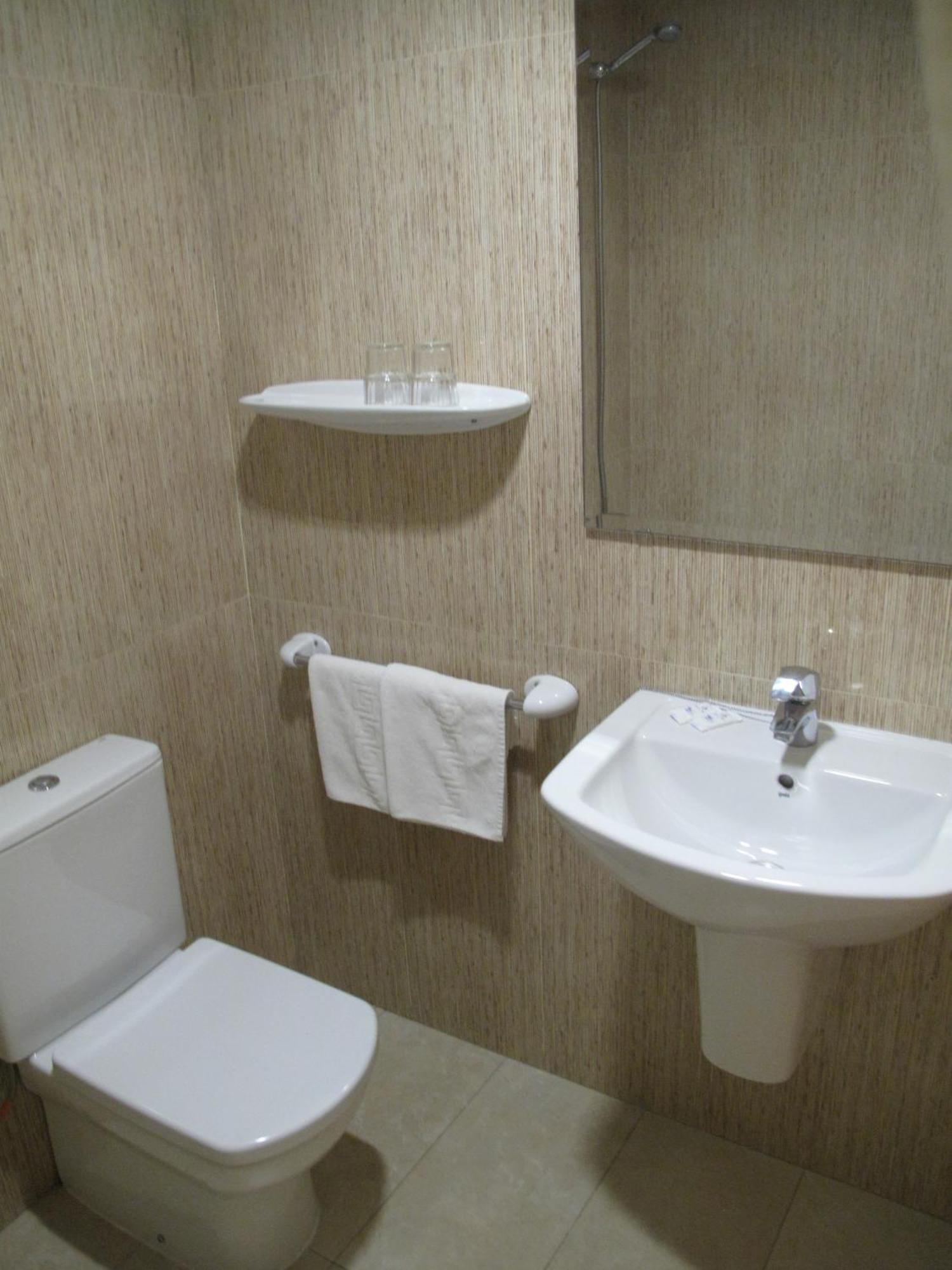 Double Room,805663932:JPEG