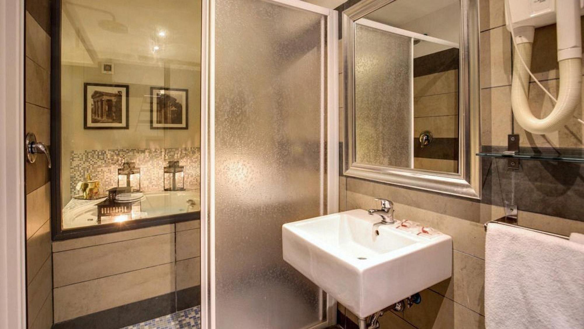 Suite with Spa Bath,694000191:JPEG