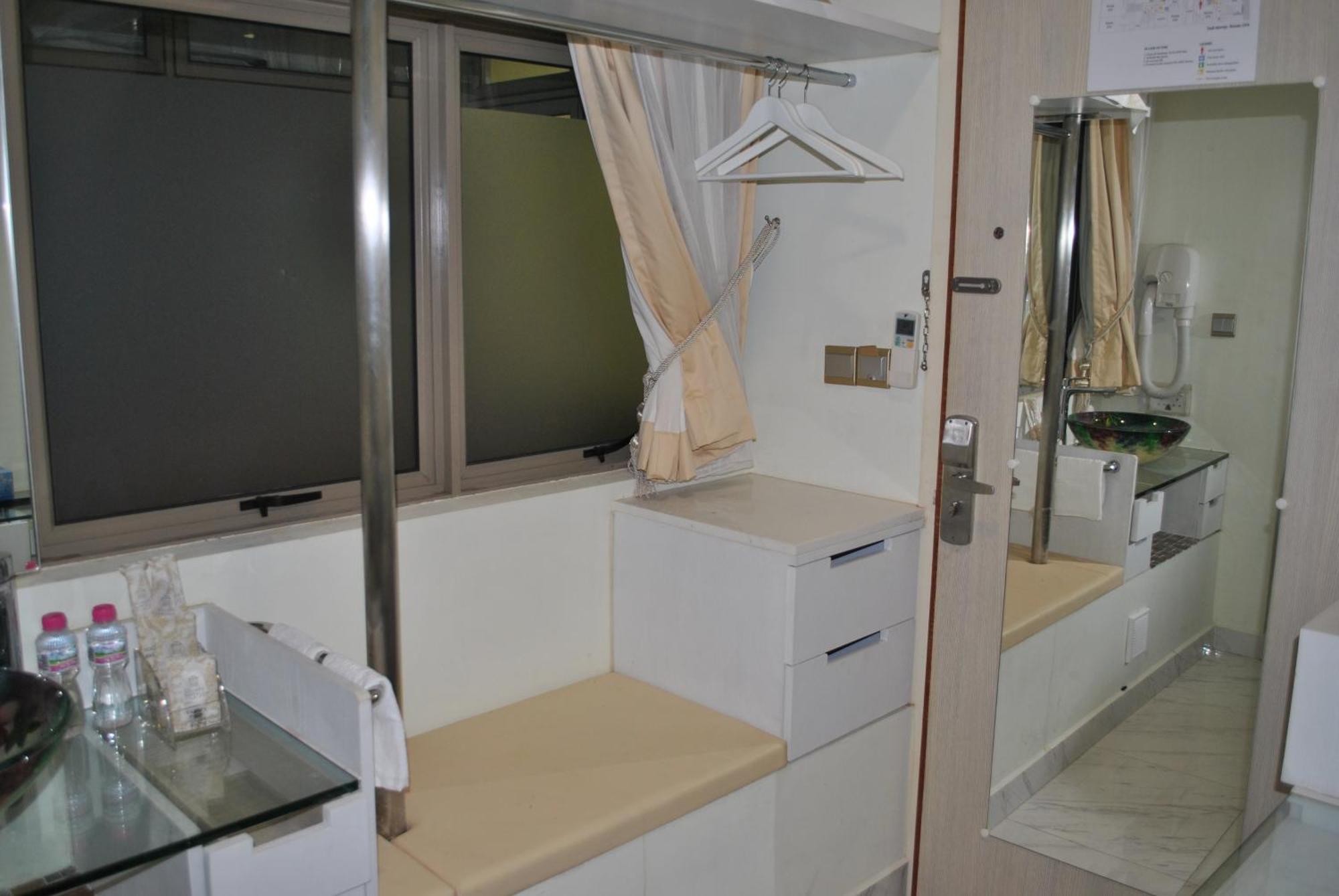 Standard Queen Room