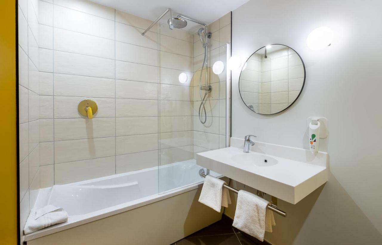 Quarto Standard com 1 Cama de Casal e 2 Camas Individuais