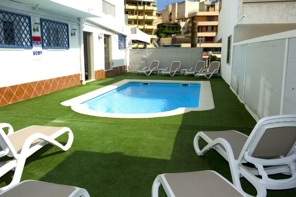 Suite con vistas a la calle y balcón