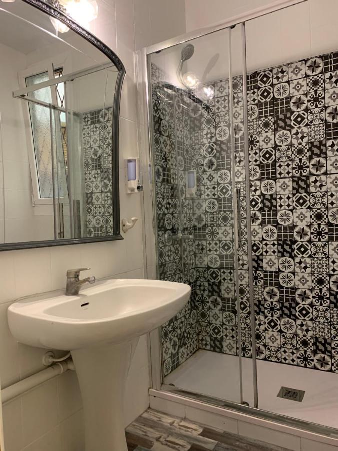 Single Room with Shared Bathroom