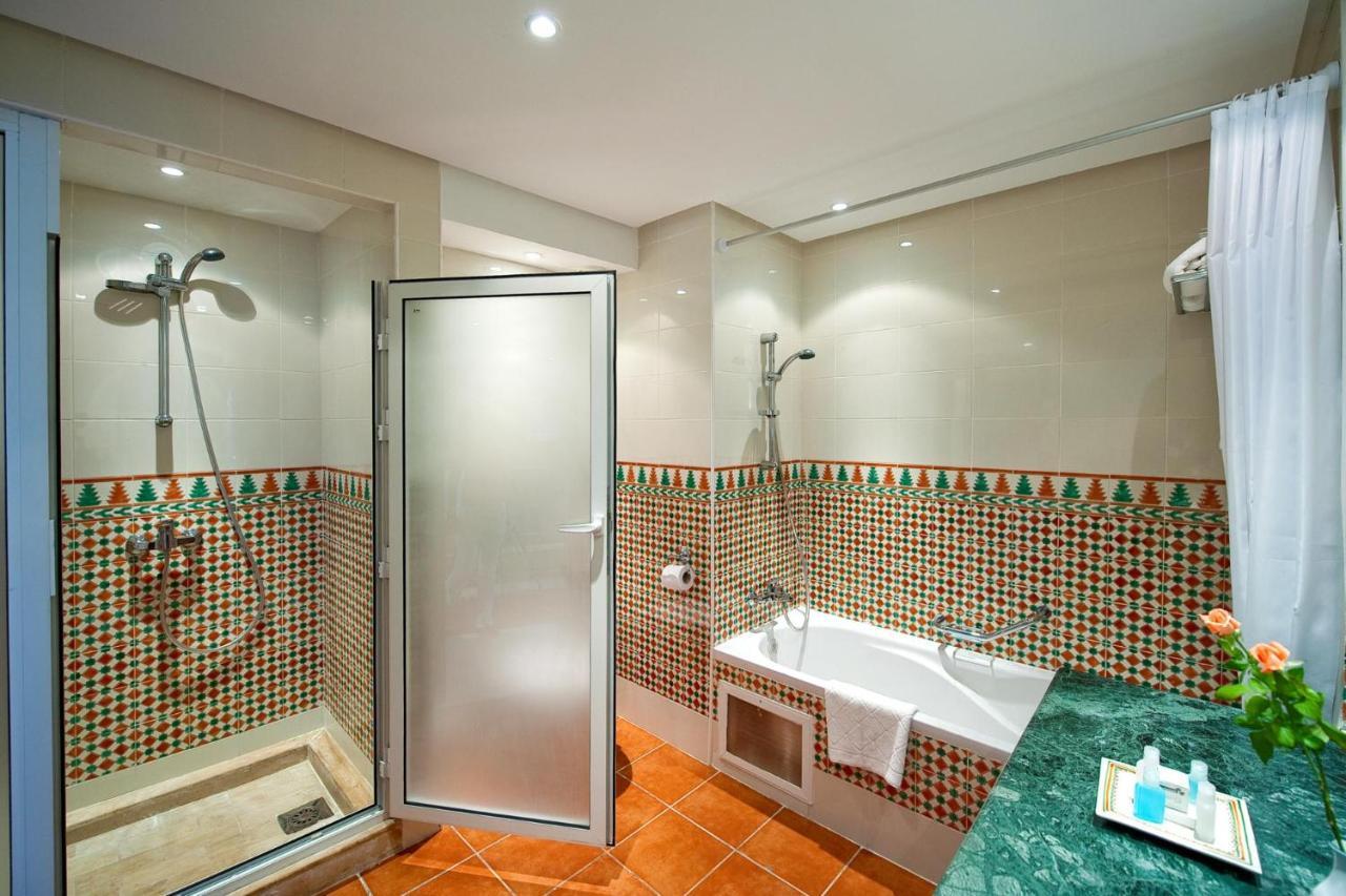 Chambre Double - Vue sur Piscine