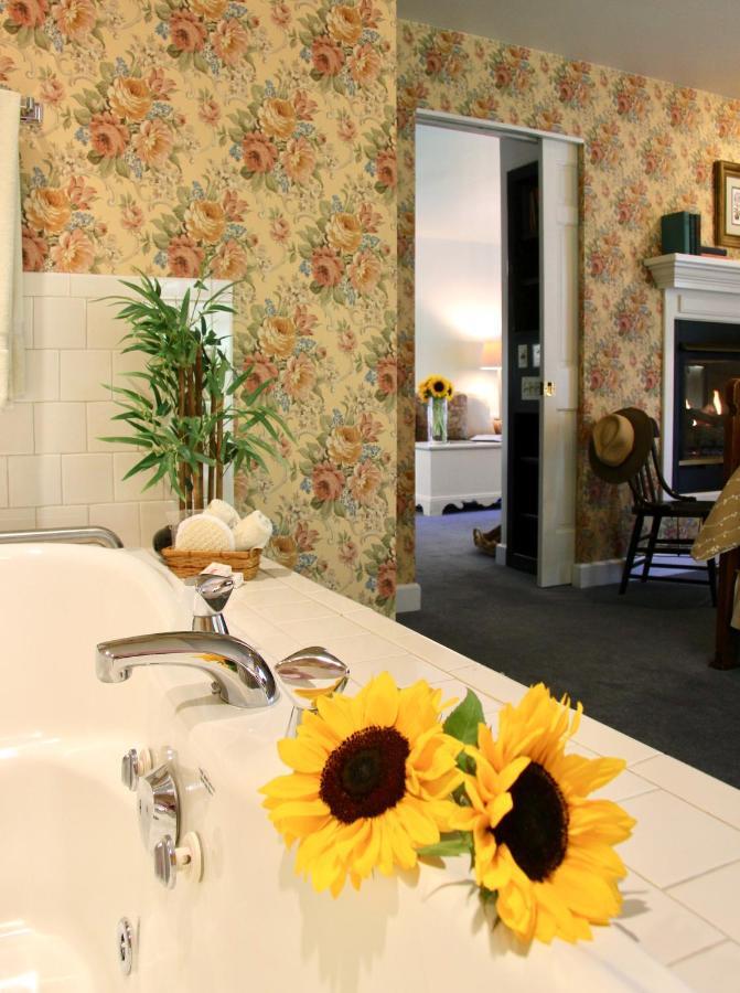 One Bedroom Suite Spa Bath,943602109:JPEG