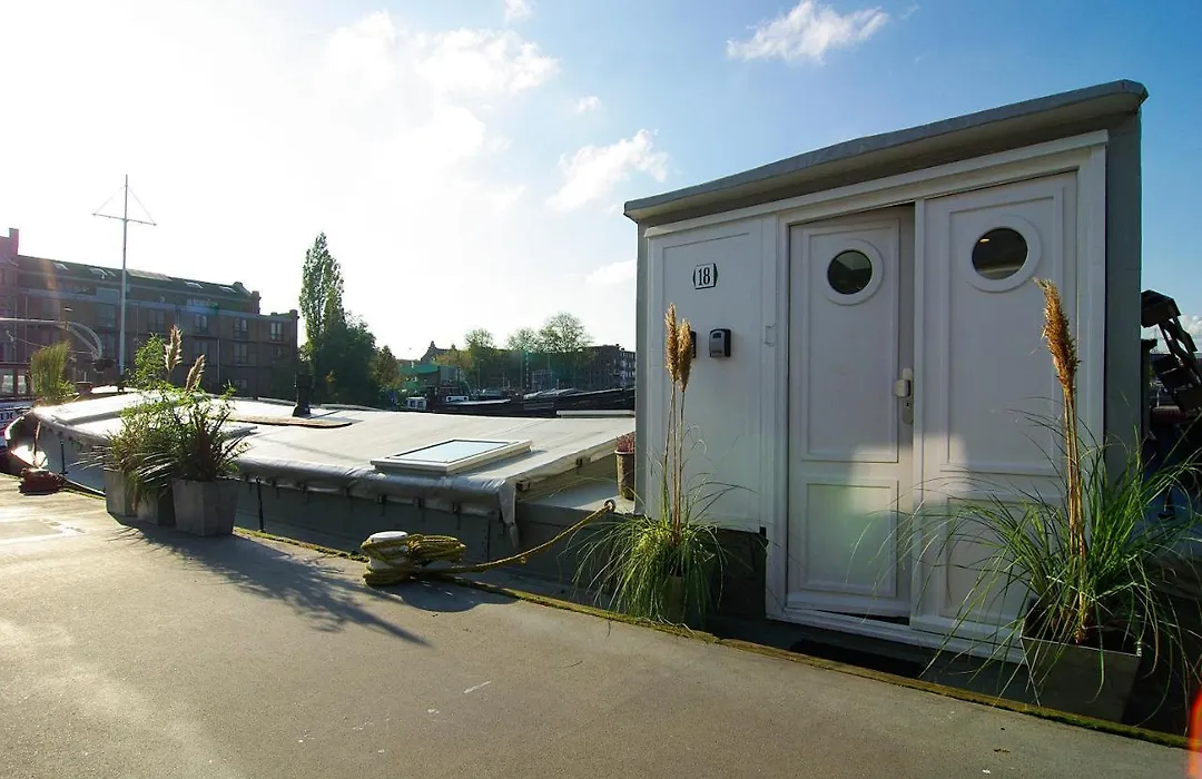 Eco Houseboat-1