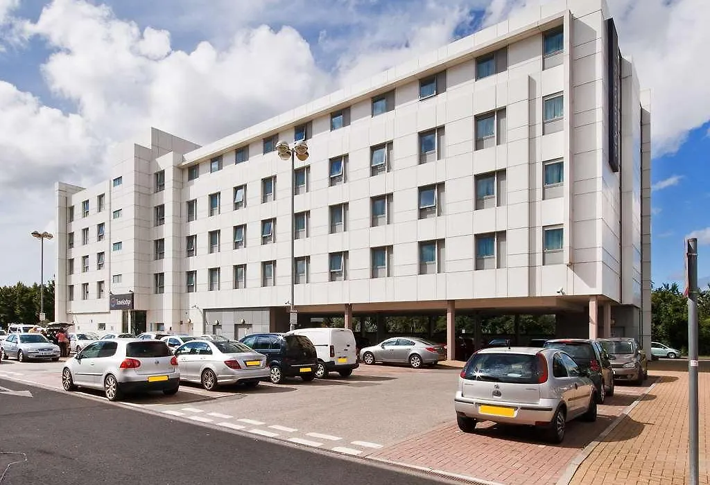 Travelodge Cardiff Atlantic Wharf Hotel-1