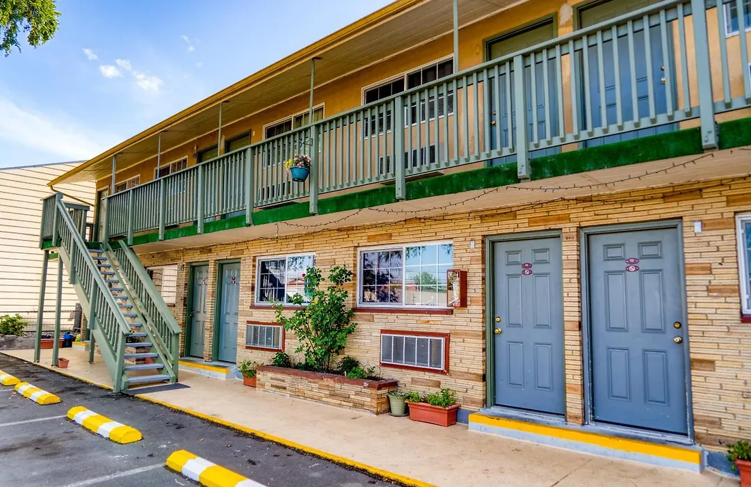 Budget Inn-1