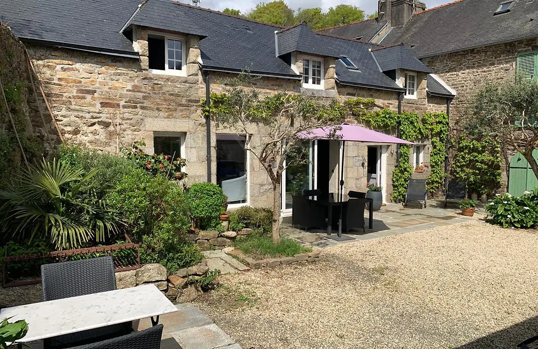 La Petite Cour-1