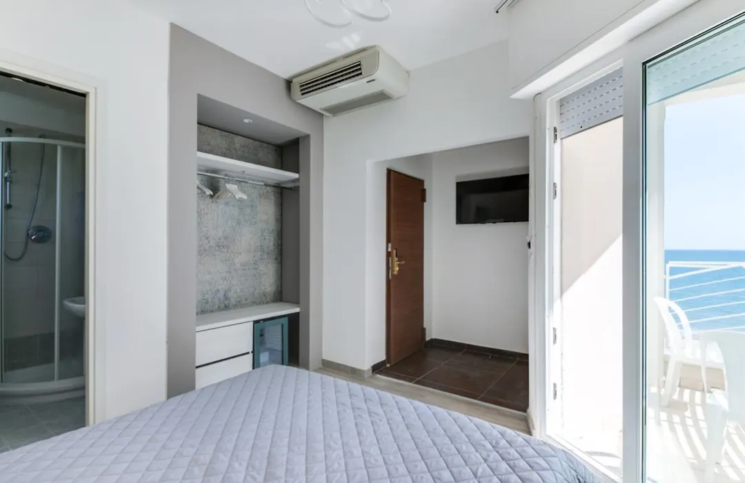 Marittimo Riccione - Hotel Clipper Fronte Mare-1