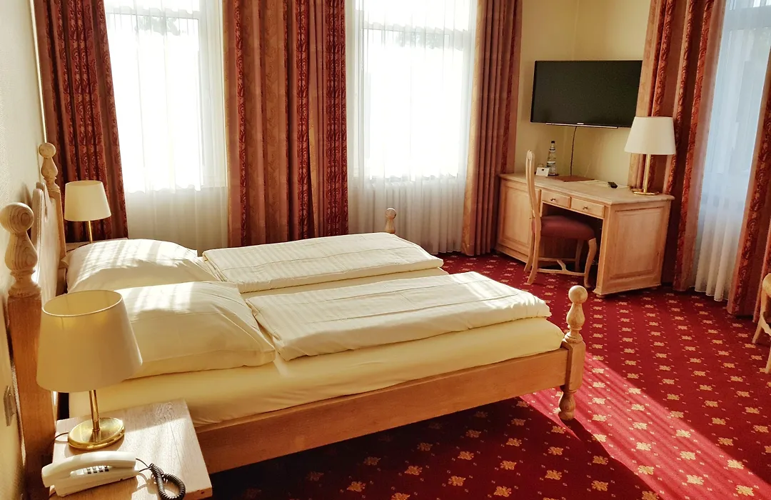Hotel Kronprinz Garni-1