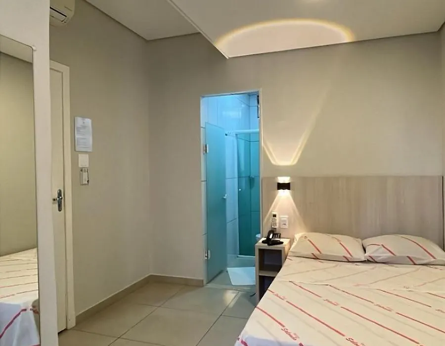 Hotel Salomão - Próximo a 25 de Março, Bom Retiro, Brás e Rua Santa Efigênia, a 2 minutos do Mirante Sampa Sky e pista de Skate Anhangabaú-1