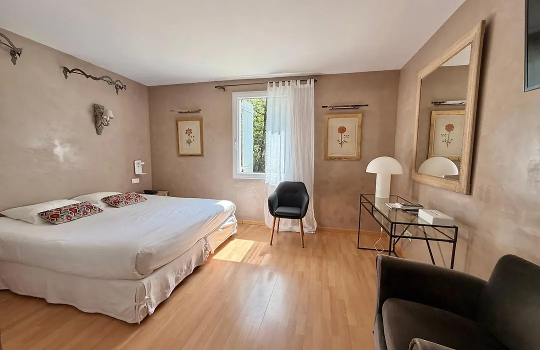 Hôtel des Pins-1