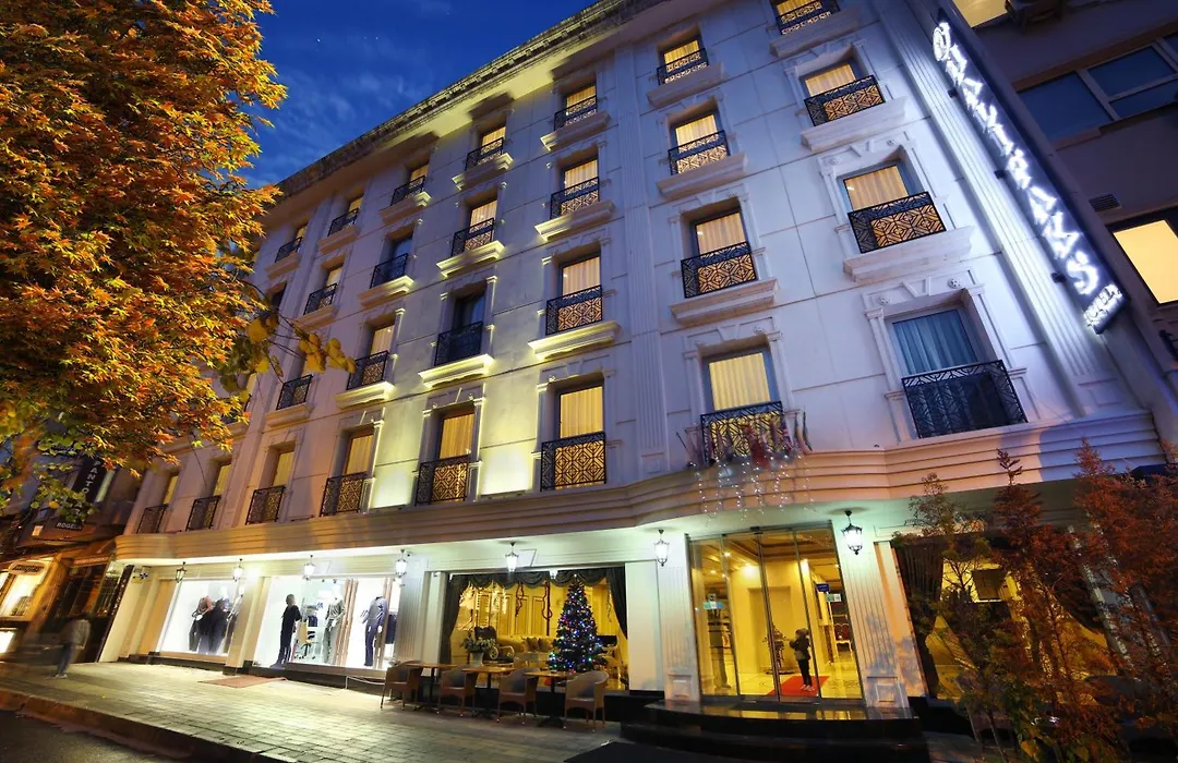 Halifaks Hotel-1