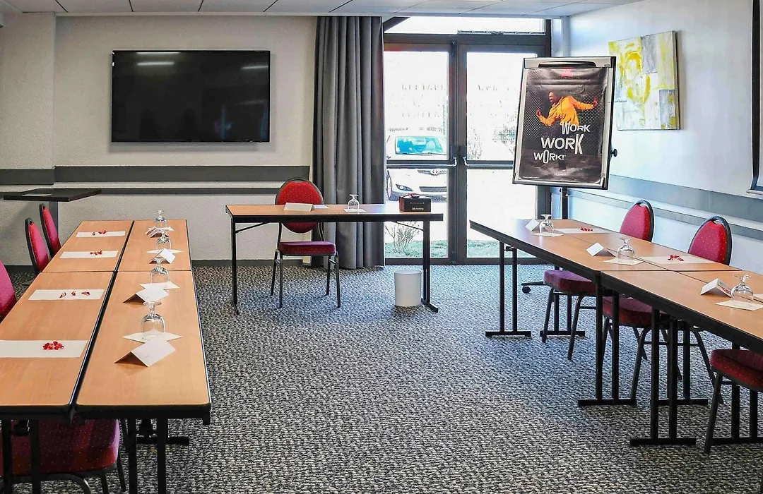 ibis Saintes-1