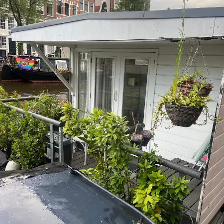 Houseboat Bonnie-3