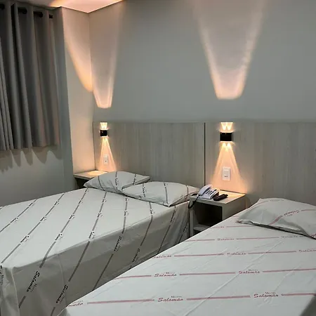Hotel Salomão - Próximo a 25 de Março, Bom Retiro, Brás e Rua Santa Efigênia, a 2 minutos do Mirante Sampa Sky e pista de Skate Anhangabaú-2