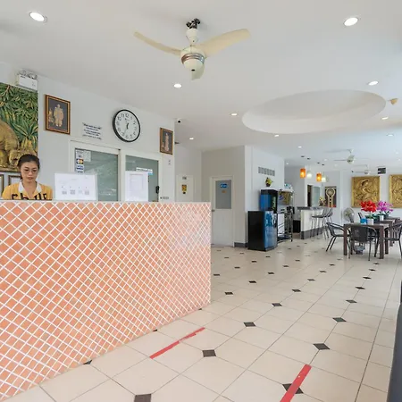 Square One Hotel Patong-2