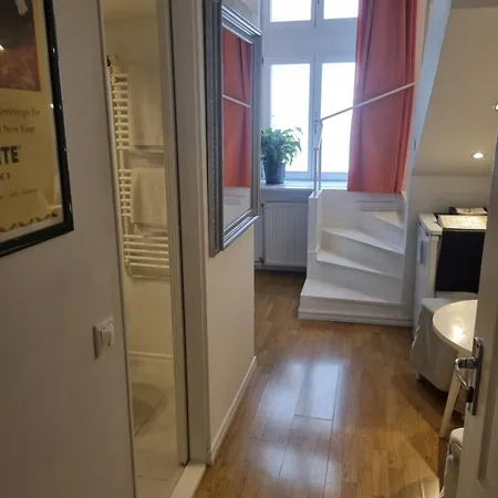 Connection Guesthouse-3