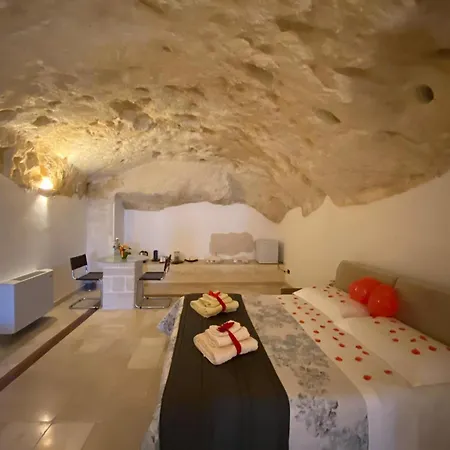 Alla dimora di Chiara Suite&Rooms-2