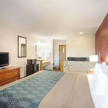 Econo Lodge Cedar Rapids South-2