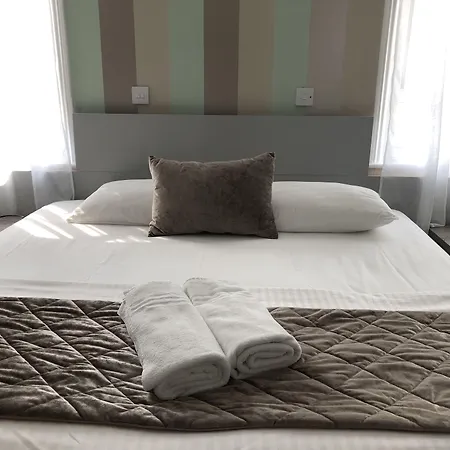 Brighton Surf Guest House-3