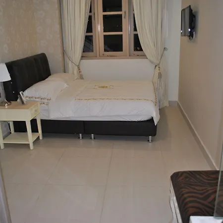 Jayleen Clarke Quay Hotel-2