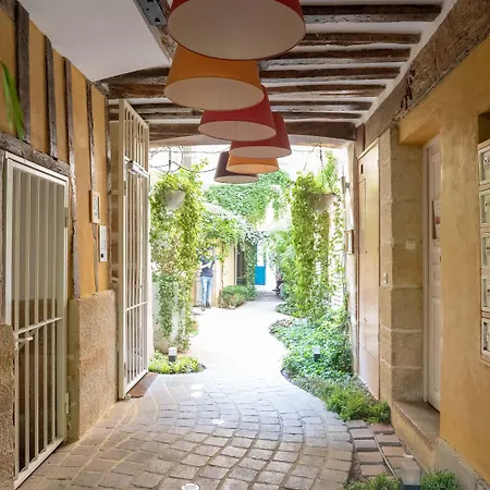 Les Patios Du Marais 1-2