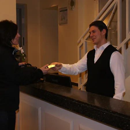 Hotel Kronprinz Garni-3
