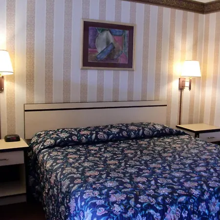Travelstar Inn & Suites-2