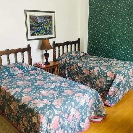 Le Petit Château Montebello B&B-3